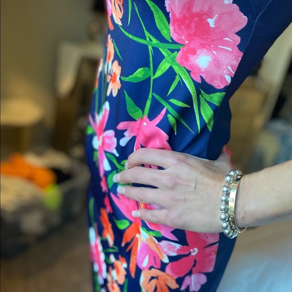 Vince Camuto Shift Dress - Picture 9 of 9